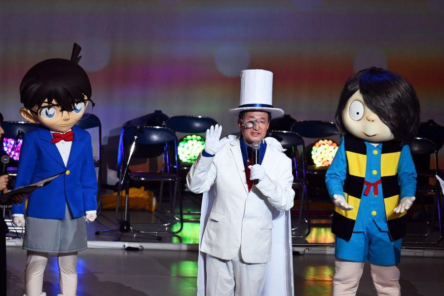 平井伸治知事は怪盗キッドコスで現れ、コナン、鬼太郎たちと共演（７月１日・大阪関西万博）