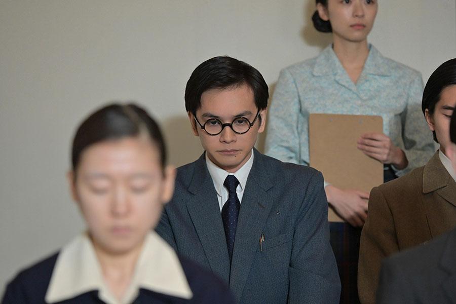 『あんぱん』第７０回より。高知新報の入社試験を受験する嵩（北村匠海）（Ｃ）ＮＨＫ