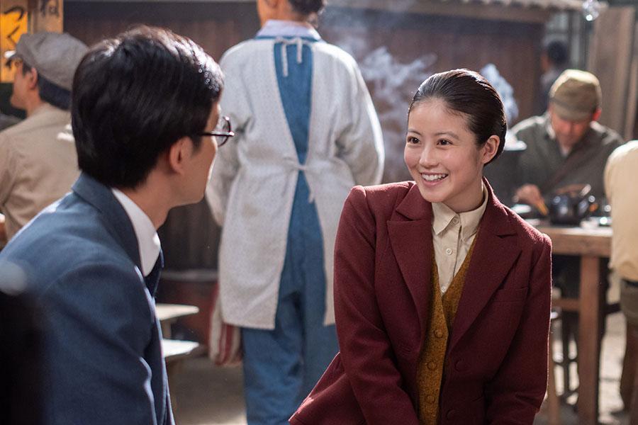 　『あんぱん』第７１回より。嵩（北村匠海）と食事をしながら話すのぶ（今田美桜）（Ｃ）ＮＨＫ