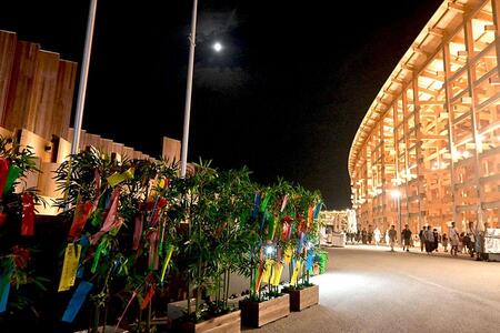 『大阪・関西万博』日本館の七夕笹飾り（7月7日・21時頃／Lmaga.jp撮影）