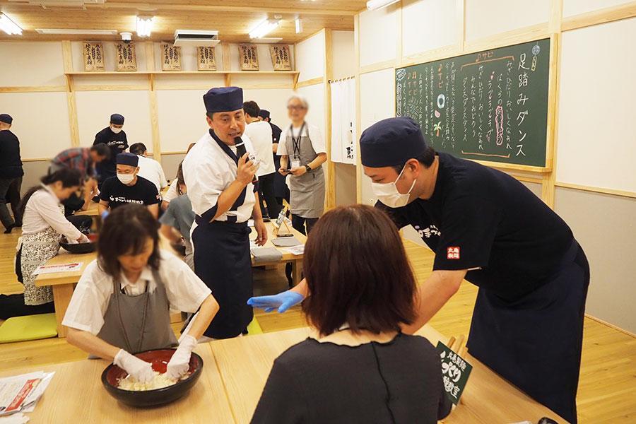 　うまくできない時はすぐにスタッフがサポートしてくれるので安心