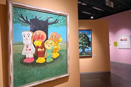 　『やなせたかし展　人生はよろこばせごっこ』より、国民的作品『アンパンマン』の展示