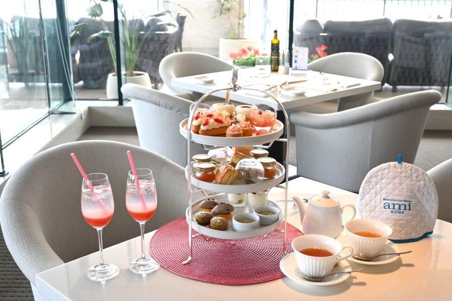 　「レストランカフェテラス アミ神戸」の『ピーチアフタヌーンティー』（シーズナルドリンク付・５５００円～）