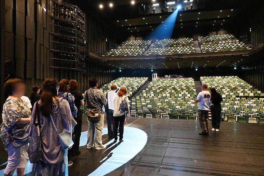 スポットライト体験では、記念撮影に並ぶ列ができた（撮影：Lmaga.jp）