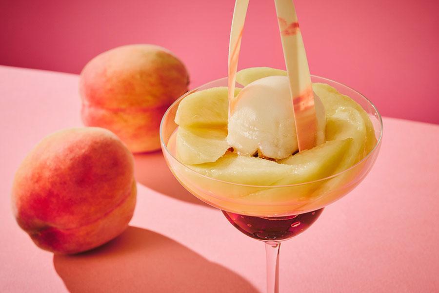 大阪・神戸・京都では、7月1日から「桃アフタヌーンティー」が続々スタート！（写真：大阪ステーションホテル、オートグラフ コレクション）