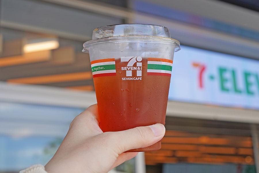 「セブン-イレブン」で淹れたての本格紅茶が楽しめる「セブンカフェ ティー」（Lmaga.jp撮影）