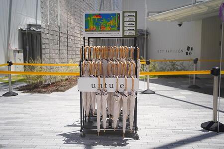 　ＮＴＴパビリオンで貸し出されている日傘「ｕｎｔｕｌｅ（アントゥーレ）」（撮影：７月１５日／Ｌｍａｇａ.ｊｐ）