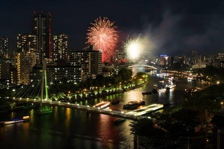 　天神祭の奉納花火（画像提供：テレビ大阪）