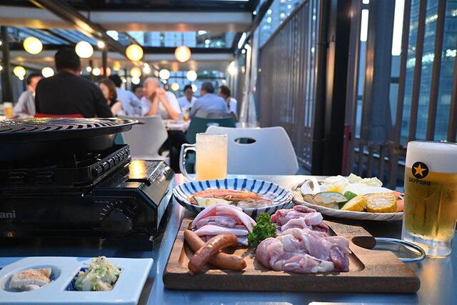 穴場？ 梅田の大阪駅前ビル屋上に「ビアガーデン」発見、ハイボールは