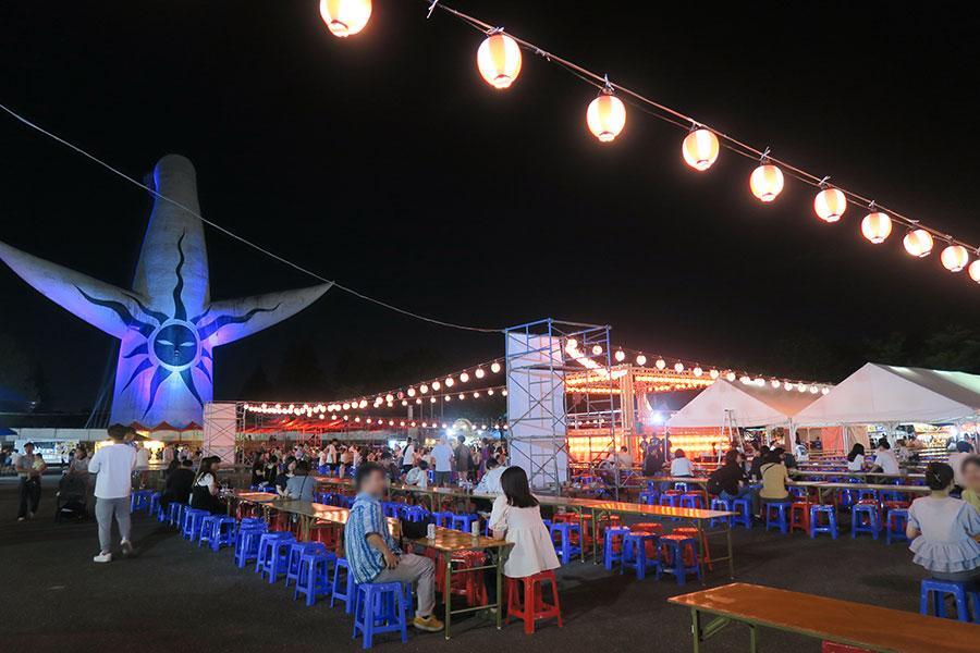 　万博記念公園でスタートした『万博夏まつり２０２５』のメインイベント『万博夜市 ｗｉｔｈ ビアガーデン』の様子（７月２５日・大阪府吹田市）