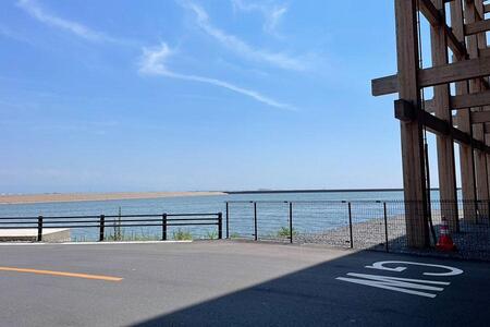 　『大阪・関西万博』大屋根リング下・南東側（７月３０日・１３時半ごろ／Ｌｍａｇａ.ｊｐ撮影）