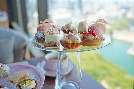 　「パティーナ大阪」１９階「にじり」で開催中の『ホワイトピーチ＆ジャスミンアフタヌーンティー』