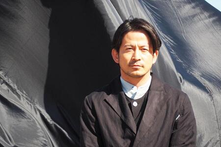 　「超ひらパー兄さん」岡田准一（２０２４年３月・Ｌｍａｇａ.ｊｐ撮影）