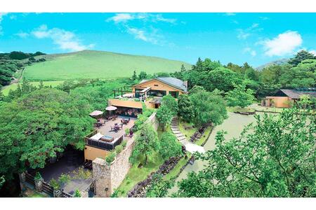 　若草山の麓にある「ザ・ヒルトップテラス奈良」