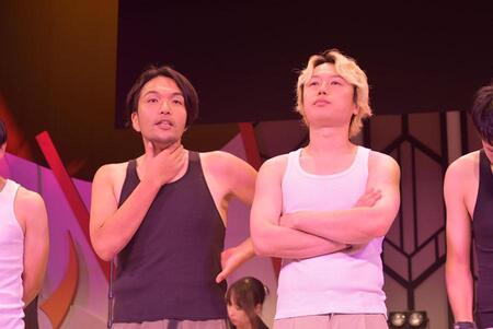 　マンゲキＯＢとしてライブを主催した見取り図。左から盛山晋太郎、リリー（８月３日・Ｌｍａｇａ.ｊｐ撮影）