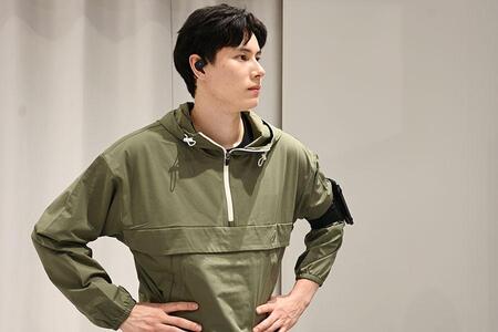 　「ＤＩＳＣＯＶＥＲ. ｂｙ ＡＳＩＣＳ」を体験した高橋藍（大阪市内・８月５日）