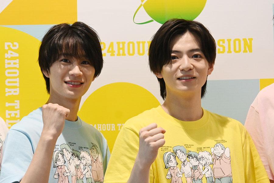 　５人の中でも先輩にあたる嶋﨑と西村。会見中も後輩３人に話を振りまくるも（大阪市内・７月１２日）