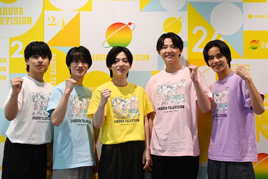 　スペシャルサポーターに就任した関西ジュニアの５人。左から池川侑希弥、嶋﨑斗亜、西村拓哉、伊藤篤志、角紳太郎（７月１２日・Ｌｍａｇａ.ｊｐ撮影）