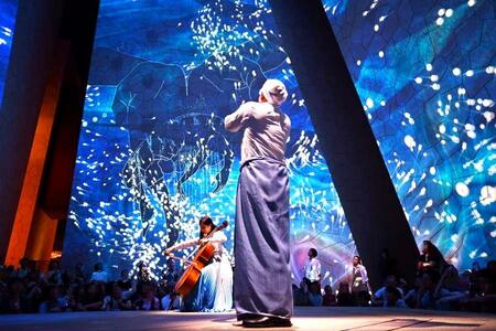 　サウジアラビアの音楽と映像が重なる没入型ショー『水の物語』（８月７日撮影／『大阪・関西万博』）