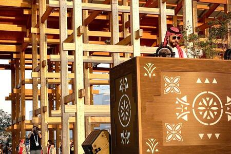 　彼が噂の「ＤＪサウジ」こと「ＤＪ ｒｅｆｌｅｃｔ 」（８月９日撮影／『大阪・関西万博』）