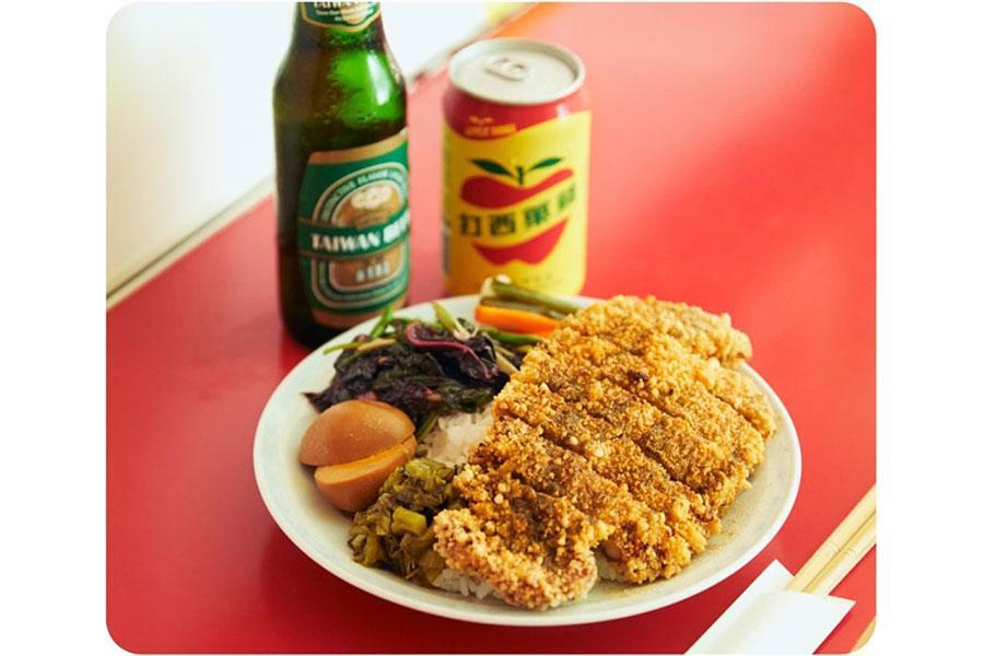 　『アジアン屋台飯ｗｉｔｈ第２１回大阪アジアン映画祭』に出店する「台湾料理 故郷（クーシャン）」の猪排便當ツゥーパイ弁当（１人前１７３８円）など