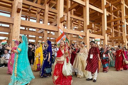 　『２０２５大阪・関西万博』８月１５日（金）インドナショナルデー、パレードの様子（１５時頃／Ｌｍａｇａ.ｊｐ撮影）