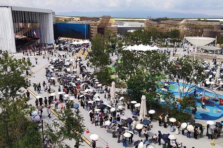 　『大阪・関西万博』８月、大屋根リングから見た会場の様子（Ｌｍａｇａ.ｊｐ撮影）