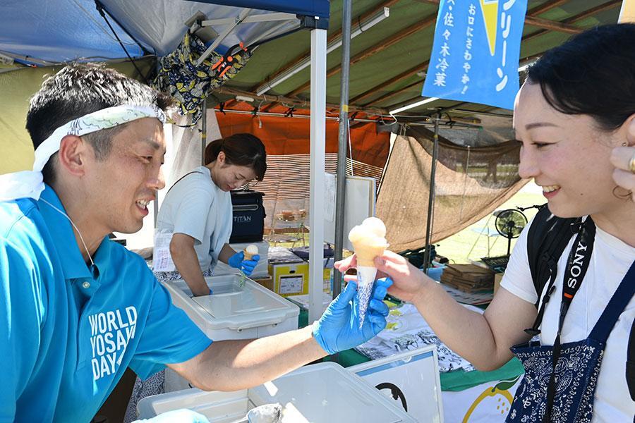 　『ＷＯＲＬＤ　ＹＯＳＡＫＯＩ　ＤＡＹ』にて、不定期で振舞われる「アイスクリン」（８月２２日／大阪・関西万博「Ｍａｔｓｕｒｉ」）