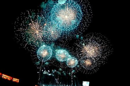 　『大阪・関西万博』にて、「未来につなぐ、希望の花火」の打ち上げの様子（８月２３日・１９時１９分～大屋根リング上より）