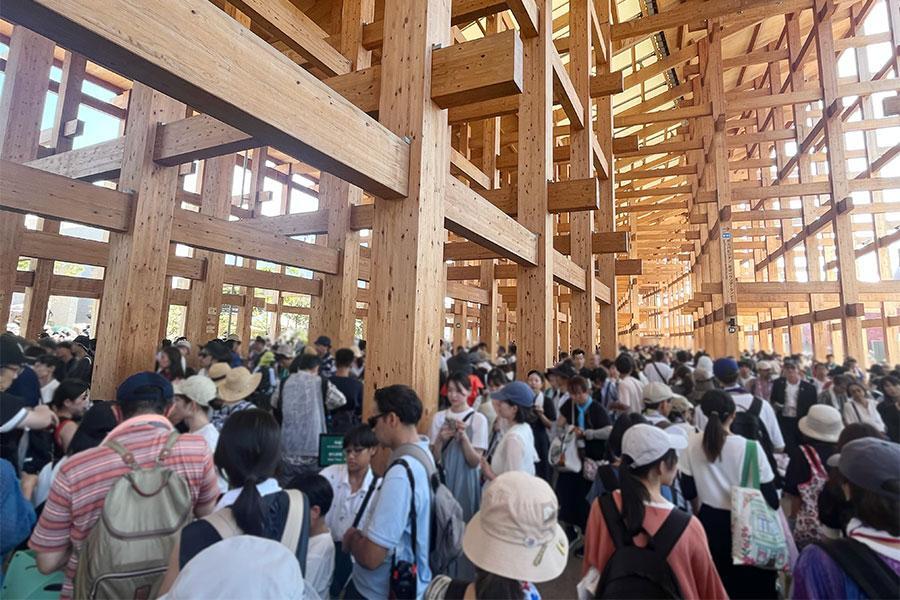 　「２０２５大阪・関西万博」８月３１日（日）大屋根リング下（東側付近）の様子（１５時ごろ／Ｌｍａｇａ.Ｊp撮影）