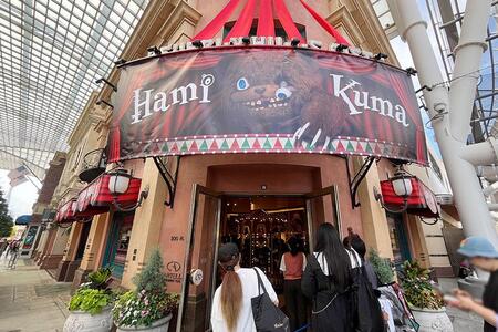 　大行列の『ハミクマ・マーケット』（９月３日０９：３０頃撮影／ユニバーサル・スタジオ・ジャパン）