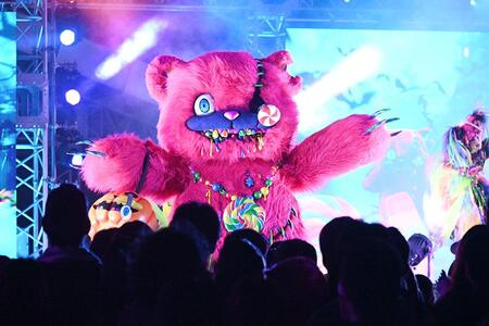 　９月５日よりスタートする「ハミクマ・スウィート・スクリーム・パーティ」の様子。初お披露目のキャンディも登場（９月３日／ユニバーサル・スタジオ・ジャパン）