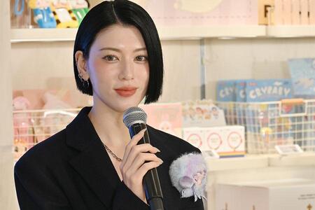 　「ＰＯＰ ＭＡＲＴ 大阪なんば店」のオープニングセレモニーに登場した三吉彩花（９月４日大阪市内 Ｌｍａｇａ.ｊｐ撮影）