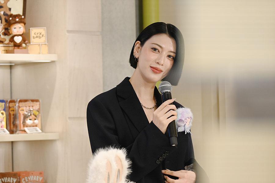　「ＰＯＰ ＭＡＲＴ 大阪なんば店」のオープニングセレモニーに登場した三吉彩花（９月４日大阪市内 Ｌｍａｇａ.ｊｐ撮影）