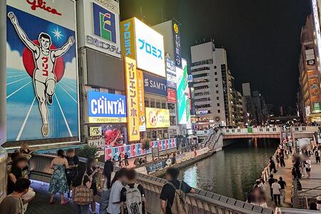 　大阪の観光名所のひとつ「道頓堀川」（９月６日・２３時頃／Ｌｍａｇａ.ｊｐ撮影）
