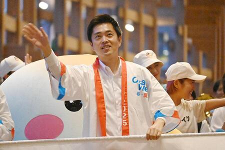 「ＥＸＰＯ アテンダント×キャラクター ワールドフェスティバル」に参加する吉村洋文大阪府知事（９月１６日・Ｌｍａｇａ．ｊｐ撮影）