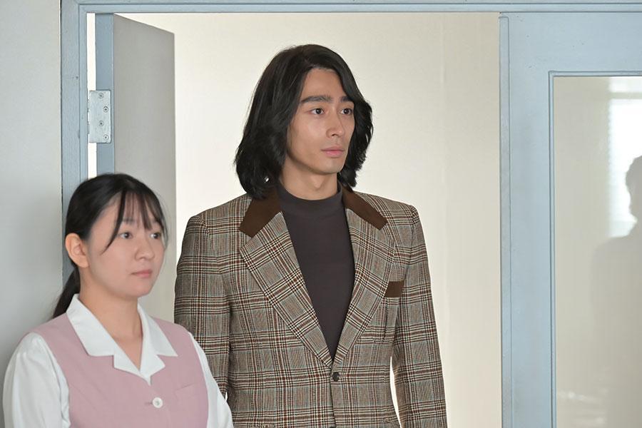 『あんぱん』第１２２回より。八木の会社を訪ねてきた、かつての戦友・田川岩男の息子・田川和明（濱尾ノリタカ）（Ｃ）ＮＨＫ