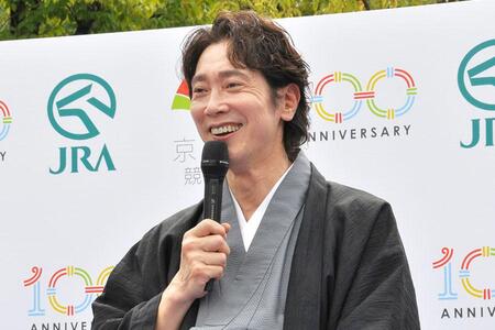 　着物姿で登場した佐々木蔵之介（９月２１日・京都市内）