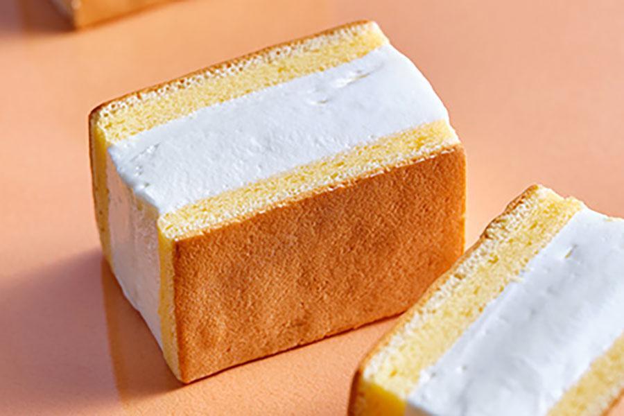 　「マールブランシュ 大丸京都店」でのみ販売されるふんわり生クリームシフォンサンド（１個２９１円、５個セット１４５５円）