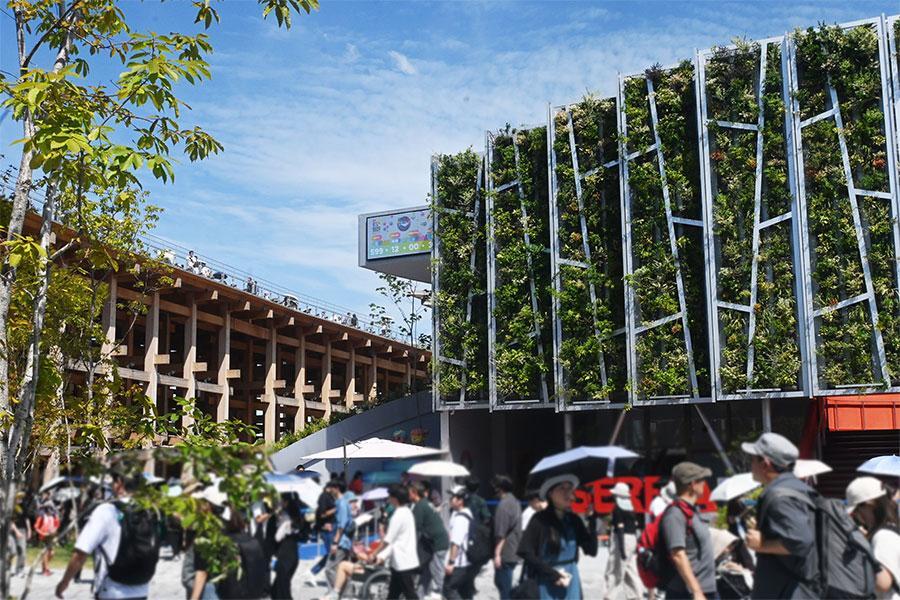 　『大阪・関西万博』９月２２日（月）の会場の様子。２０２７年万博開催地・セルビア館にはよく見ると…カウントダウンが！（１２時頃／Ｌｍａｇａ.ｊｐ撮影）
