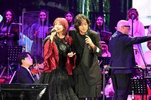 　サウジアラビアナショナルデーで共演、日本の歌手ＬｉＳＡとサウジ超絶イケメン音楽家ミシャール・タマー（９月２３日：大阪・関西万博）
