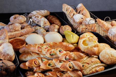 パンが集うイベント「ＷＥ ＬＯＶＥ ＢＡＫＥＲＹ！」（枚方Ｔ-ＳＩＴＥ）に出店するブーランジェリー「モモノチカク」のパン