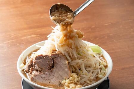 『麺革命!!背徳マシマシフェス2025』に登場する麺メニューのイメージ