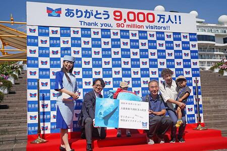 　「海遊館」（大阪市港区）でおこなわれた『入館者数９０００万人達成記念セレモニー』の様子（１０月１日・１１時撮影／Ｌｍａｇａ.ｊｐ編集部）