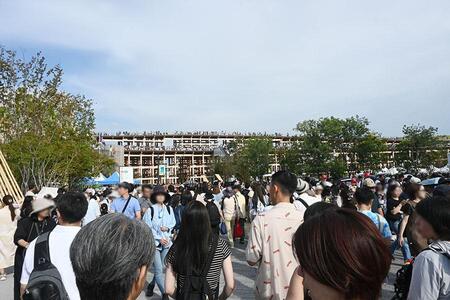 　『大阪・関西万博』大屋根リングや西ゲート付近、人でいっぱいの様子（１０月２日・１６時半頃／Ｌｍａｇａ.ｊｐ撮影）