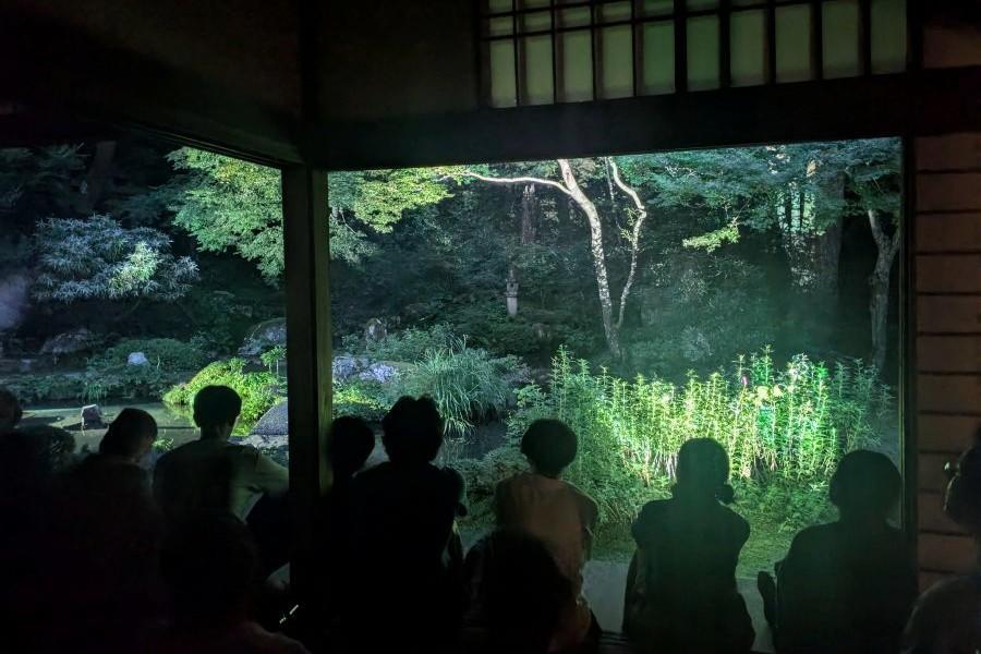 『電子音楽の夕べ』非日常空間を五感で楽しむ人たち(8月30日 法然院)