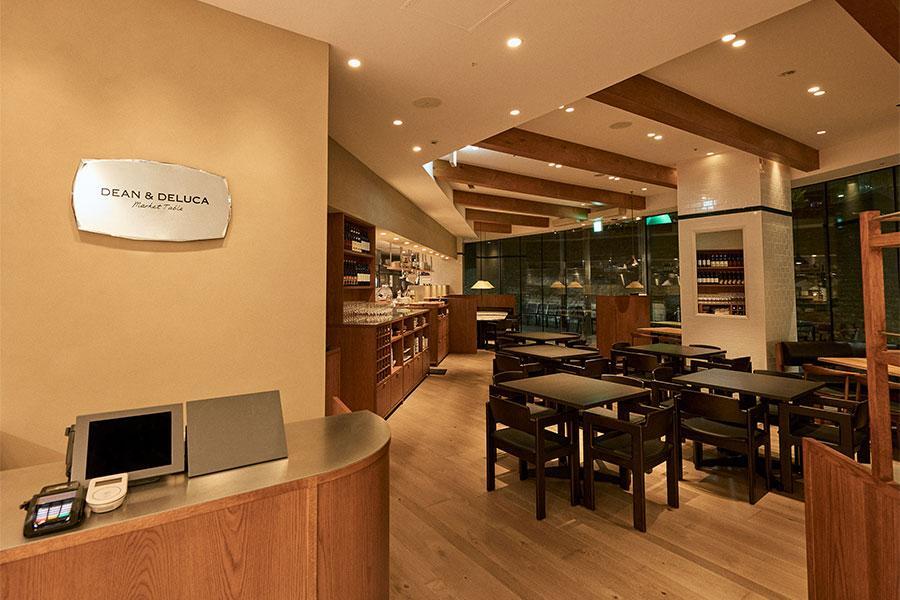 　「ＤＥＡＮ＆ＤＥＬＵＣＡ 大阪」によるレストラン「マーケットテーブル」内観