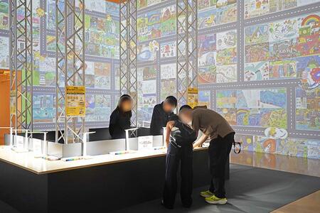 「兵庫県立美術館」（神戸市中央区）で１０月１３日まで開催中の『ひょうごＥＸＰＯ ＴＥＲＭＩＮＡＬ」（１０月７日／Ｌｍａｇａ.ｊｐ撮影）