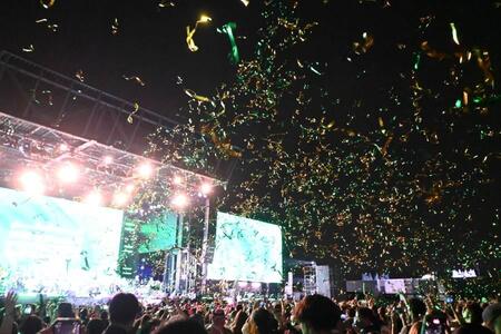 コンサートフィナーレには銀テープが大量投下されたサウジアラビア・ナショナルデー（撮影：９月２３日：大阪・関西万博）