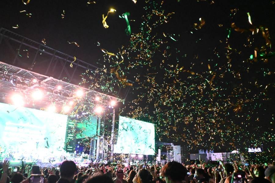 コンサートフィナーレには銀テープが大量投下されたサウジアラビア・ナショナルデー（撮影：９月２３日：大阪・関西万博）